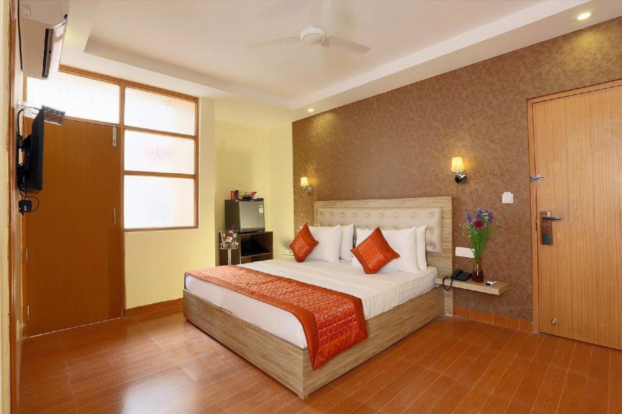 Hotel The Westend Green Ню Делхи Екстериор снимка