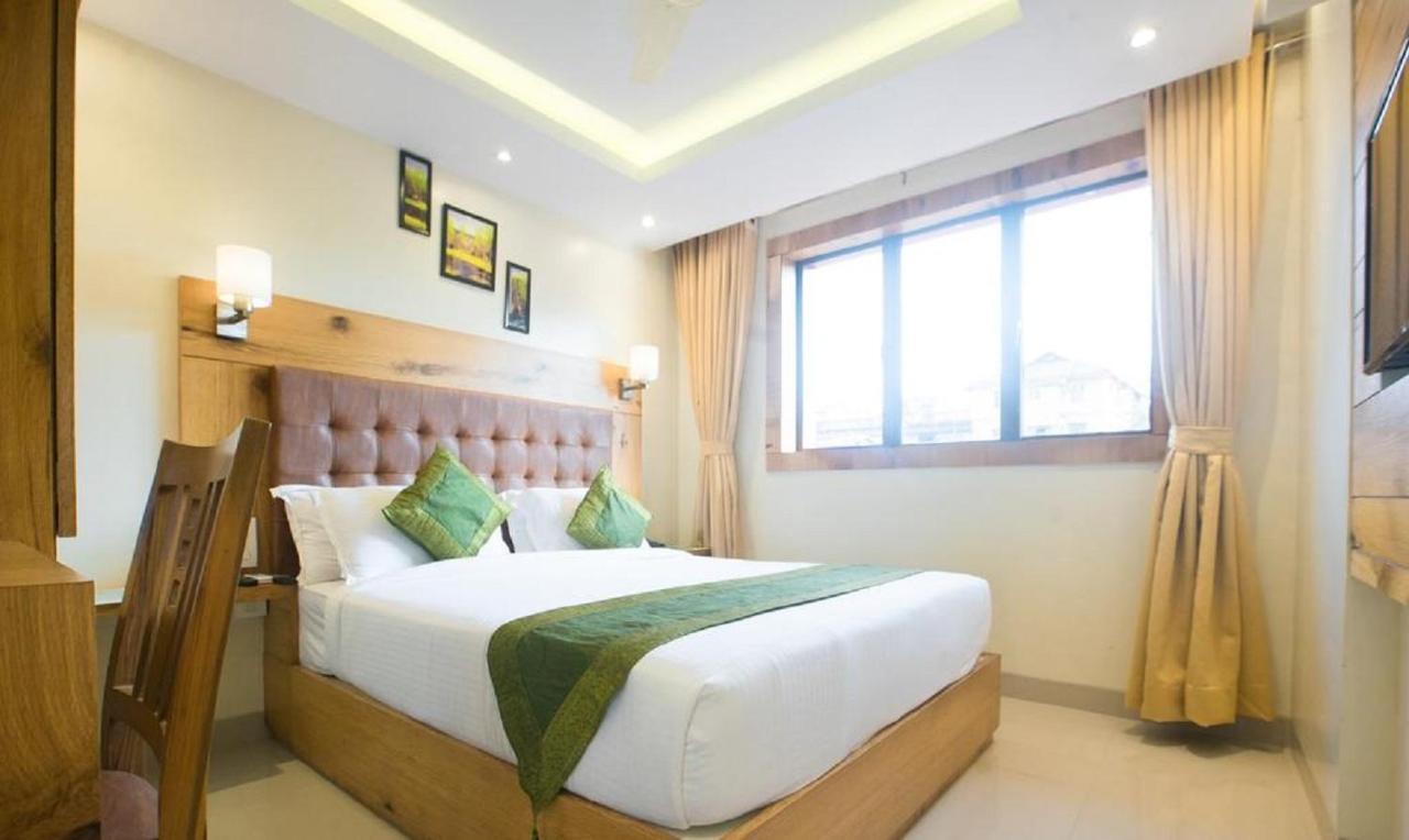 Hotel The Westend Green Ню Делхи Екстериор снимка