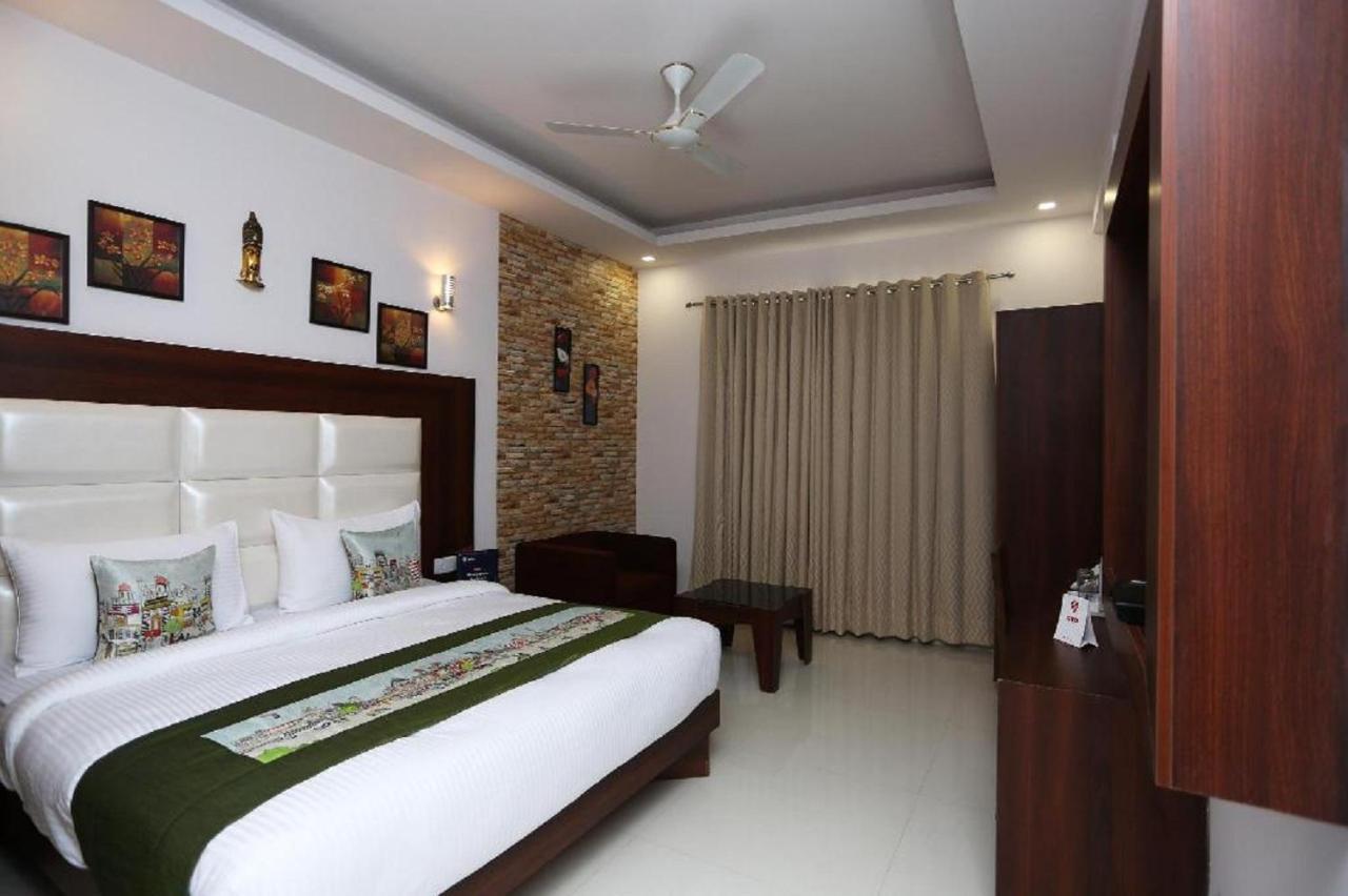 Hotel The Westend Green Ню Делхи Екстериор снимка