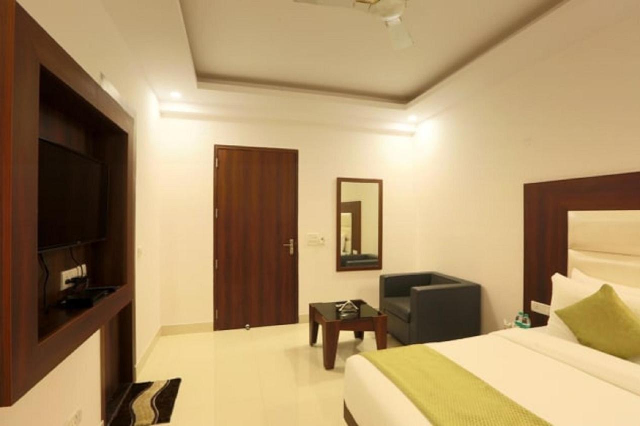 Hotel The Westend Green Ню Делхи Екстериор снимка