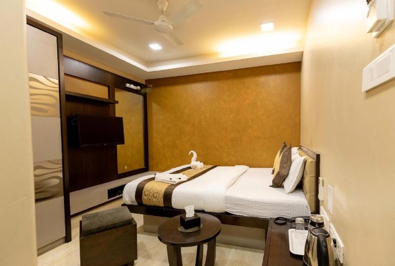 Hotel The Westend Green Ню Делхи Екстериор снимка