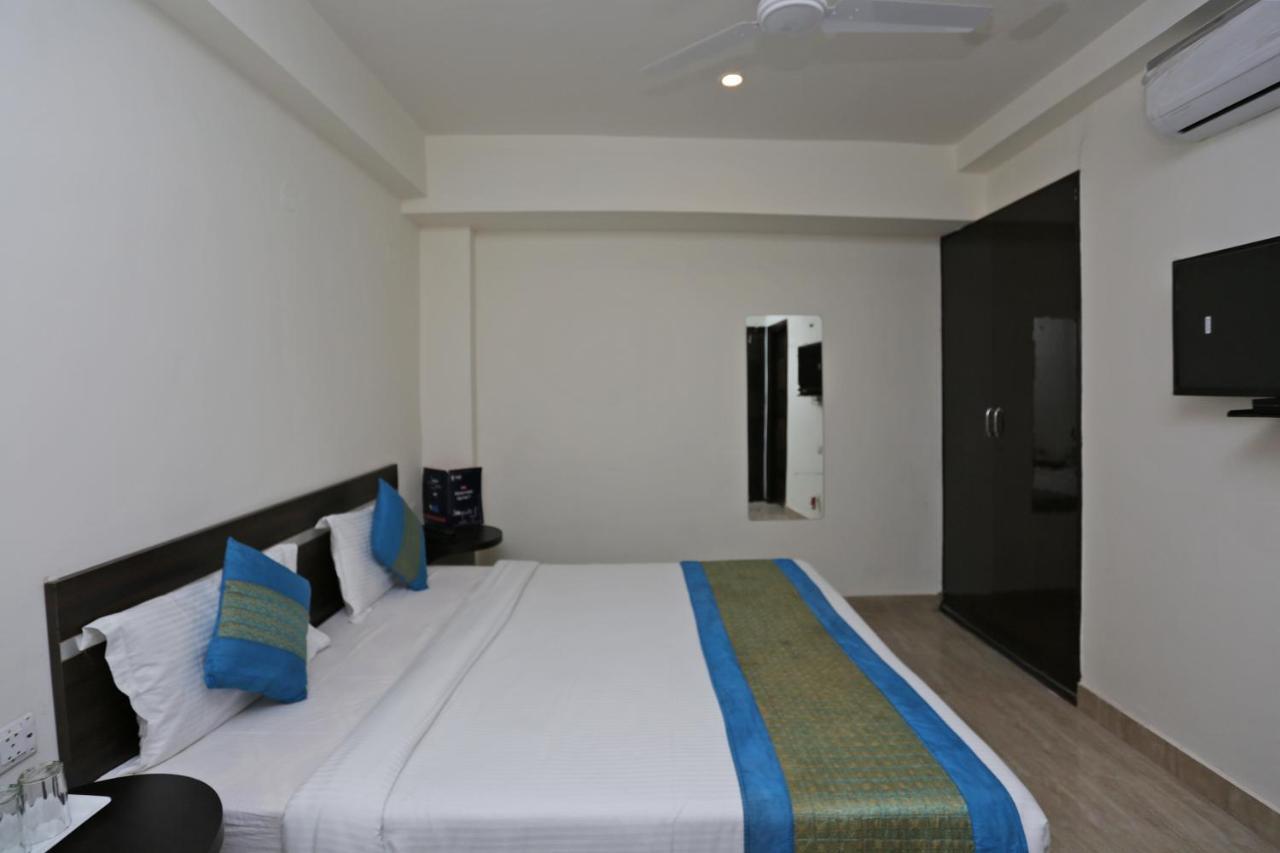 Hotel The Westend Green Ню Делхи Екстериор снимка