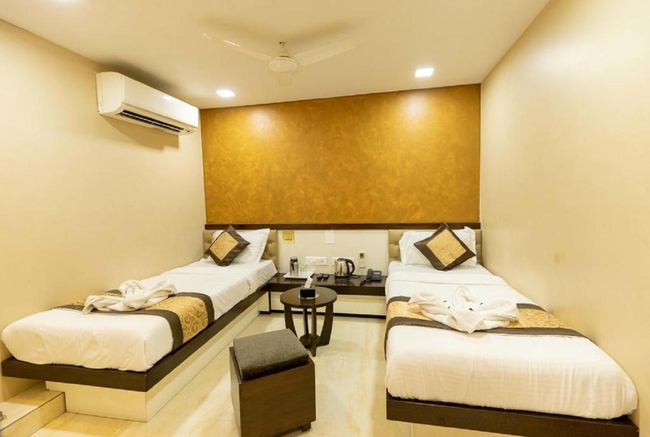 Hotel The Westend Green Ню Делхи Екстериор снимка